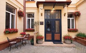 Arghezi Central Boutique